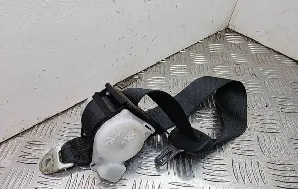 Toyota Auris E180 Rear seatbelt 7336002550