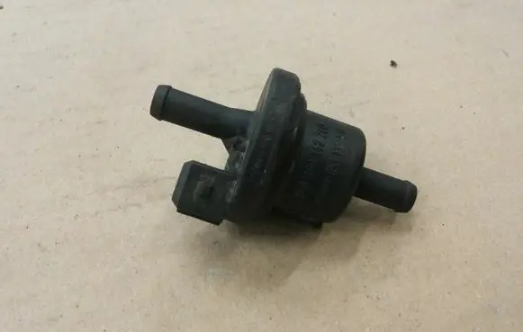 Volkswagen Corrado Vacuum valve 053133517 0280142200