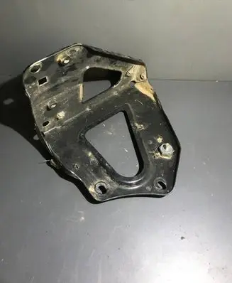 Audi A6 S6 C6 4F Fender mounting bracket 4F0821135B