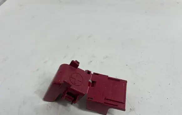 Toyota RAV 4 (XA50) Fuse box cover 8262142020