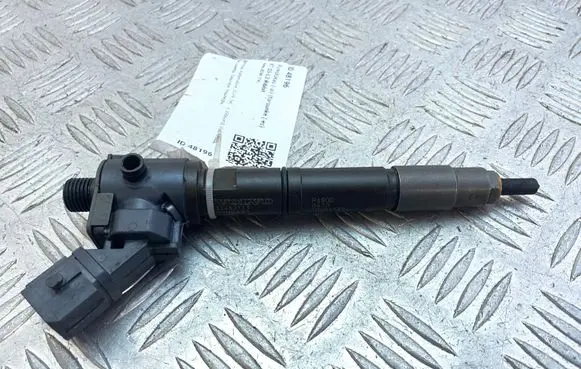 Volvo XC90 Fuel injector 31452113