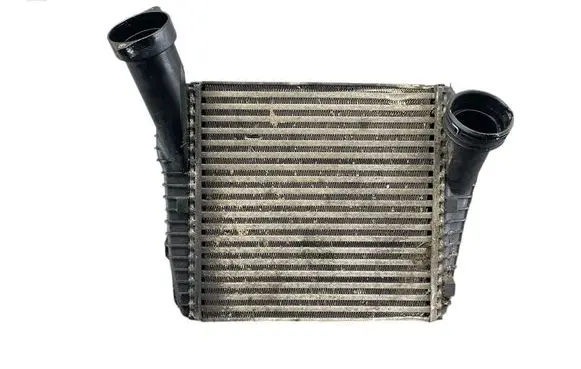 Volkswagen Touareg I Intercooler radiator 7L0145803A