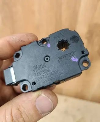Mercedes-Benz GLC C253 Air flap motor/actuator A0999069500