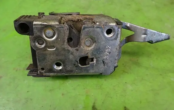 Peugeot Boxer Front door lock