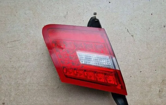 Mercedes-Benz E C207 W207 Tailgate rear/tail lights A2078200364