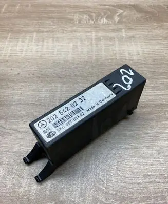 Mercedes-Benz C W202 Light module LCM 2025420232 5KG007099