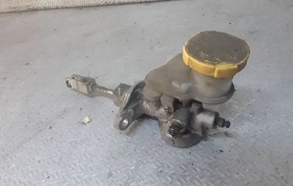 Subaru Forester SH Clutch master cylinder 