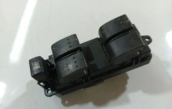 Mazda 3 I Electric window control switch 03123050