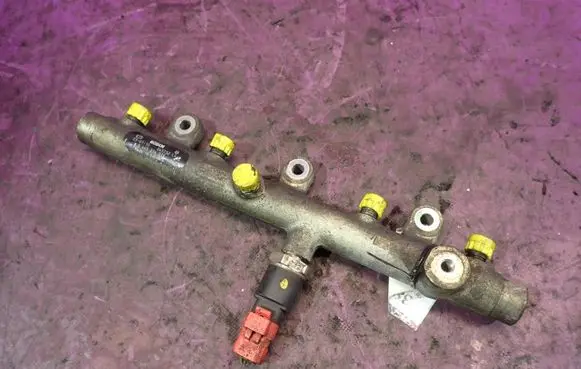 Peugeot 307 CC Fuel main line pipe 