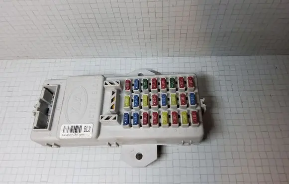 KIA Sorento Fuse module PBTGF20 AK4552 A06057M
