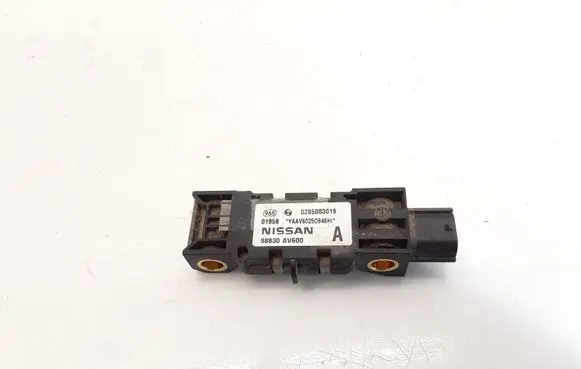 Nissan Primera Airbag deployment crash/impact sensor 98830AV600 0285003019