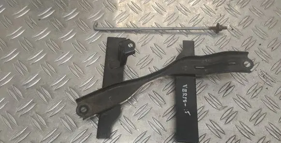 Toyota Verso Battery bracket 