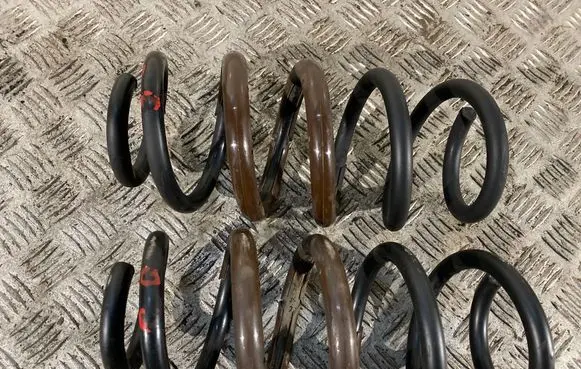 Toyota RAV 4 (XA40) Rear coil spring