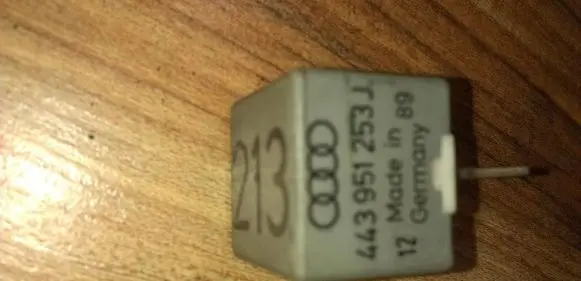 Audi A4 S4 B5 8D Other relay 443951253j 899511.213