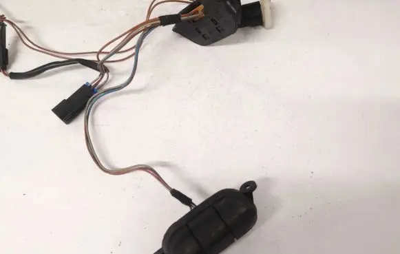 Steering wheel buttons/switches