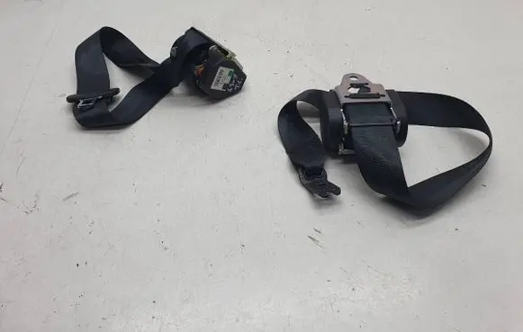 Volkswagen Golf VII Front seatbelt