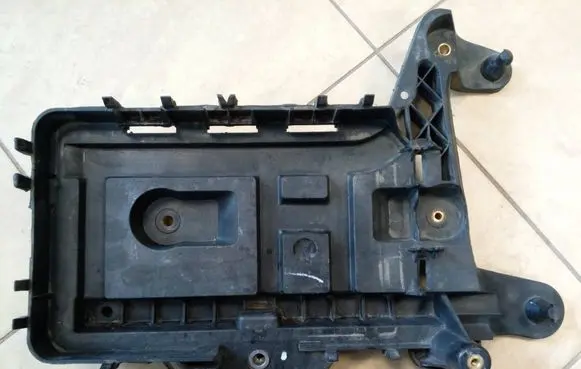 Volkswagen Golf VI Battery tray 1KM915333 NE69967
