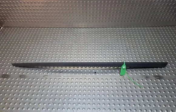 Audi A8 S8 D4 4H Windshield trim S27705447 4H0854328