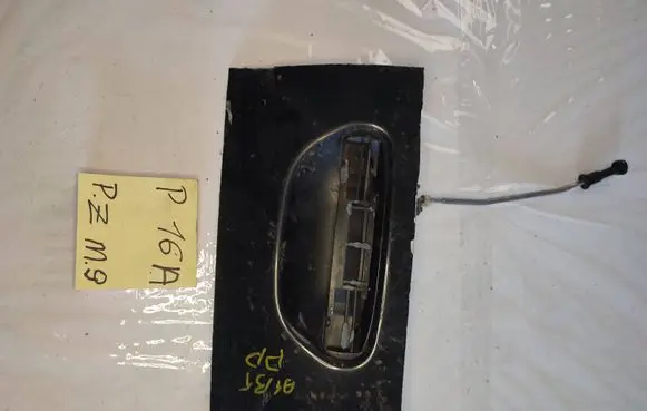 Audi A4 S4 B5 8D Front door exterior handle 3216546
