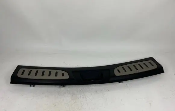 Trunk/boot sill cover protection