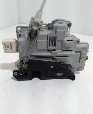 Audi A3 S3 8P Front door lock 4F1837016