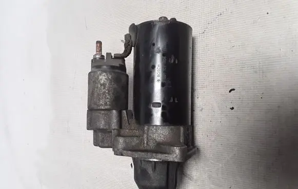 Iveco Daily 30.8 - 9 Starter motor 001109306