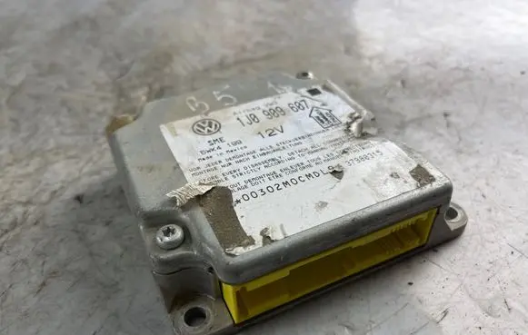Volkswagen PASSAT B5 Airbag control unit/module 1j0909607