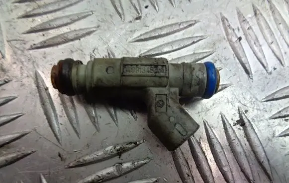 Chrysler PT Cruiser Fuel injectors set 04891345AA