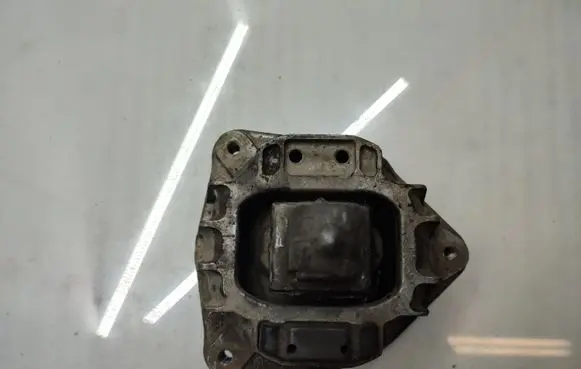 BMW 7 F01 F02 F03 F04 Engine mount bracket 6777371
