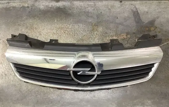 Opel Zafira B Front grill 13157590 321228108