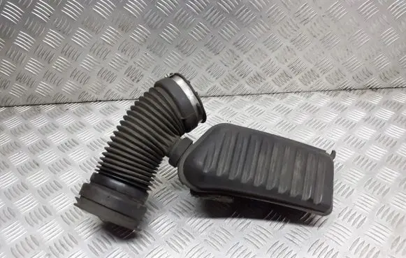 Chrysler 300M Intake resonator 4591128