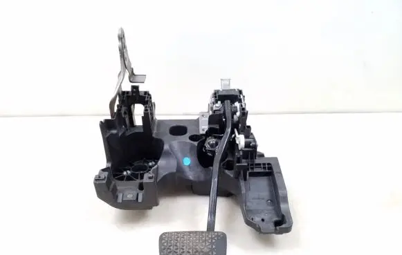 Opel Insignia A Brake pedal 13219223