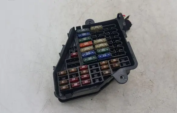 Audi A6 S6 C6 4F Fuse module 18082005 0535220268 6568
