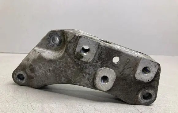 Skoda Yeti (5L) Gearbox mounting bracket 1K0199117