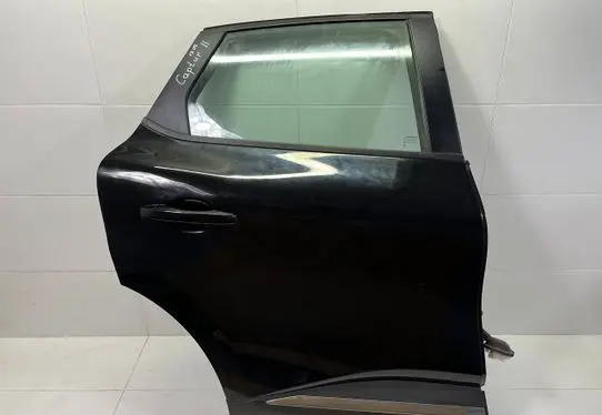 Renault Captur Rear door