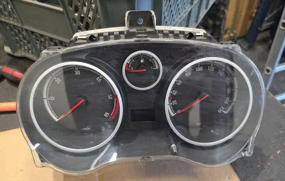 Opel Corsa D Speedometer (instrument cluster) P0013312049 NS7342925 1960325