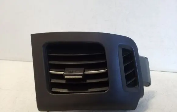 Toyota Prius (XW30) Dashboard side air vent grill/cover trim 5566047030 5568647020