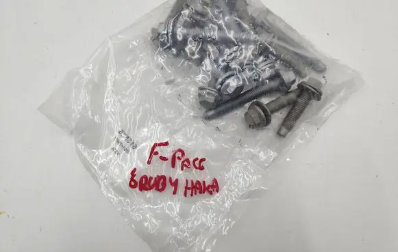 Jaguar F-Pace Nuts/bolts SRUBY