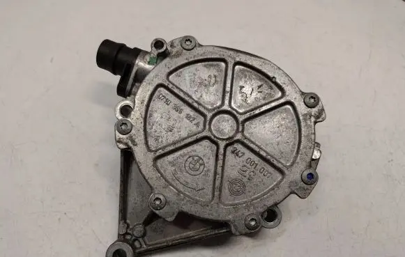 BMW 3 F30 F35 F31 Vacuum pump 7622380 11667622380