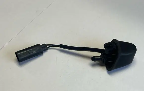 BMW 3 E90 E91 Windshield washer spray nozzle 8365385