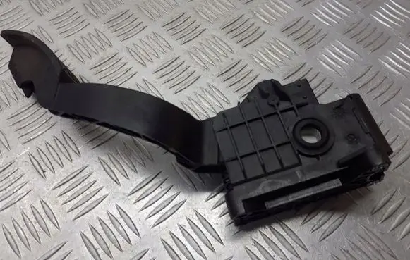 Opel Corsa D Accelerator pedal position sensor 55702020