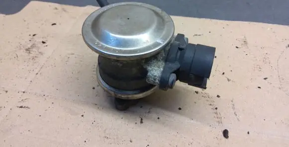 Volkswagen Phaeton Valve 021131101E