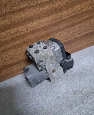 Volkswagen PASSAT B5 ABS Pump 8E0614111AH