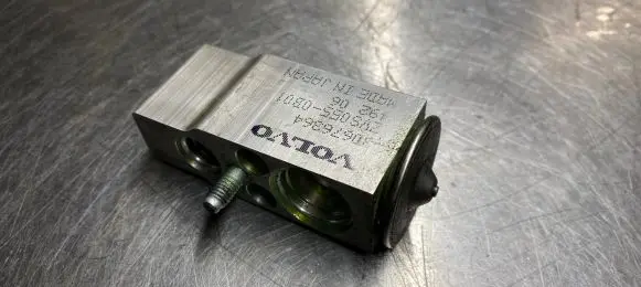 Volvo V70 Air conditioning (A/C) expansion valve 30676364 49206