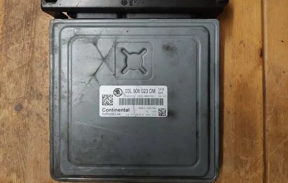 Skoda Octavia Mk2 (1Z) Engine control unit/module 03L906023DM 5WP42863AA 03L906023DL
