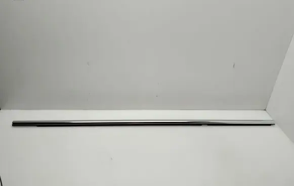 Volkswagen Touran III Rear glass trim 5TA839475