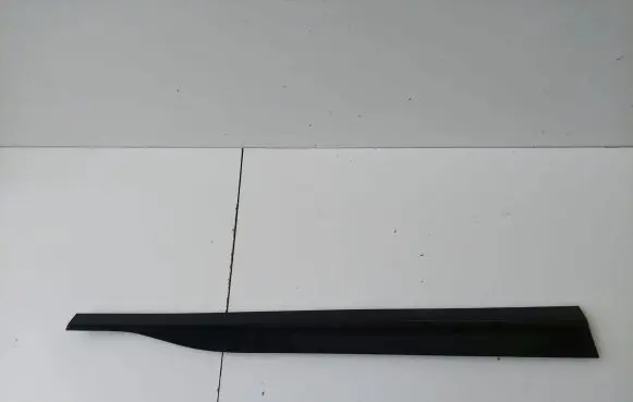Hyundai Kona I Front door trim (molding) 87724DD500