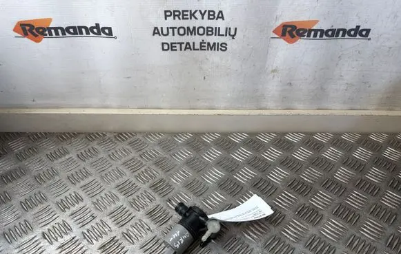 Toyota Auris E180 Windscreen/windshield washer pump 1020974