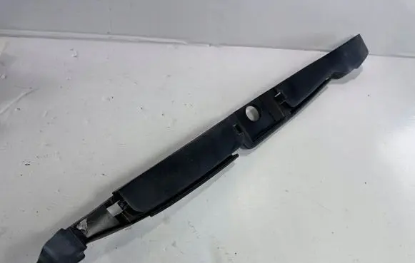 Volkswagen Tiguan (B) pillar trim (bottom)