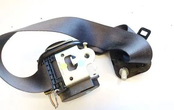 Rear seatbelt
